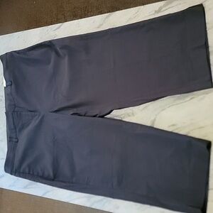 LANE BRYANT 4 SEASON SLIM CAPRI Black Size 24 NWT